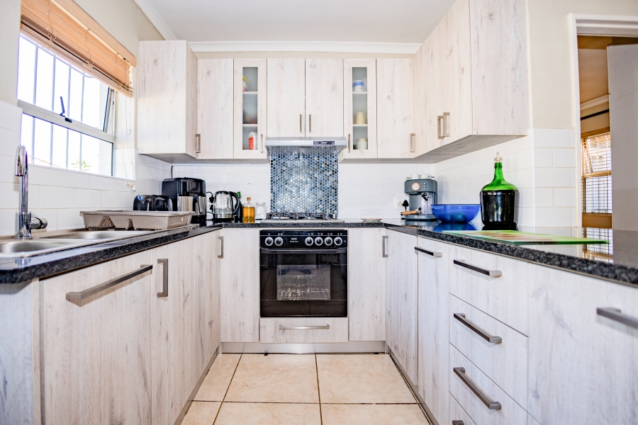 2 Bedroom Property for Sale in Oakglen Western Cape